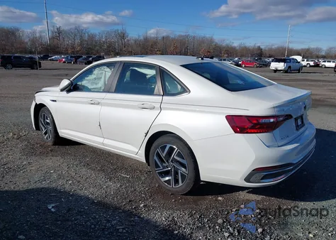 2024 Volkswagen Jetta 1.5T Sel z USA, uszkodzony, nr VIN 3VWGM7BU7RM007739